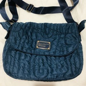 Woman crossbody handbag in good condition .